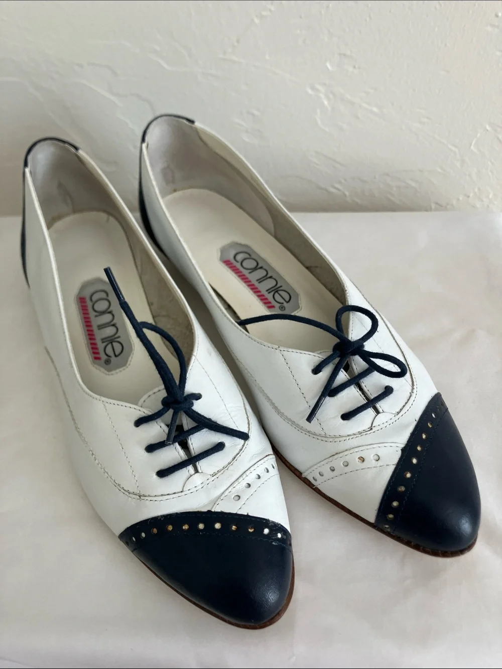 VTG Connie White and Navy Two-Tone Leather Lace-Up Flats